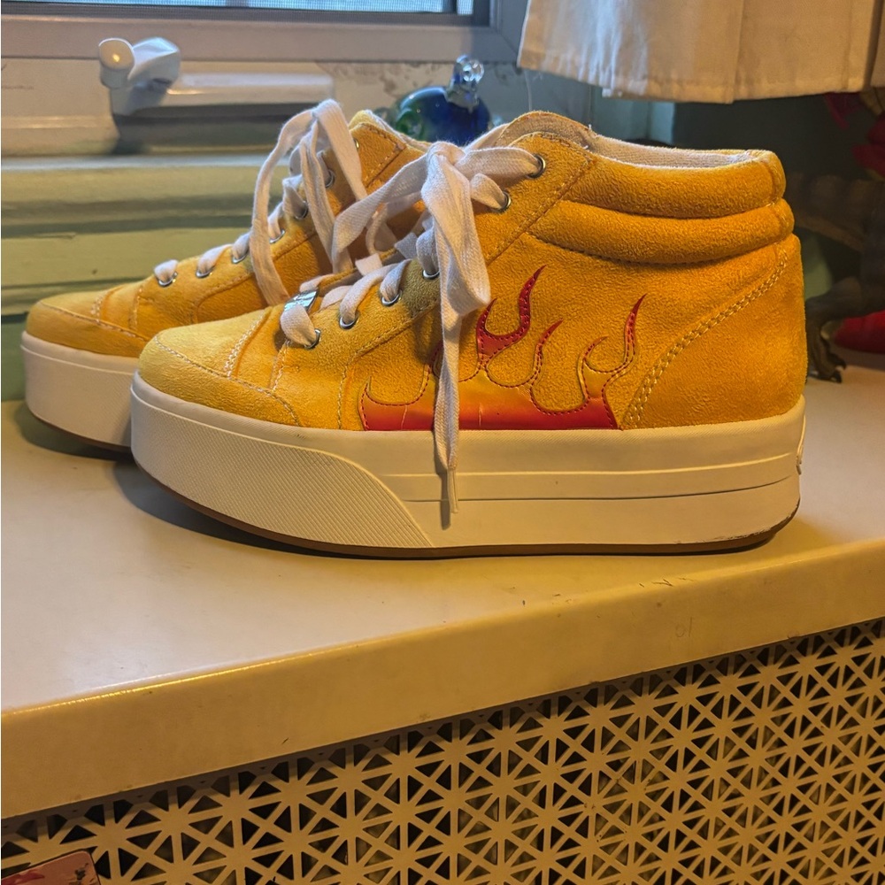 Delia’s flame high top sneakers. 🔥 - Picture 4 of 7